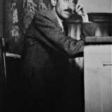 Si trasfer� a Roma nel 1928, dove studi� all�Istituto Superiore di Magistero. Ottenne la cattedra di Storia e filosofia al liceo scientifico �Cavour� di Roma, dove fu impiegato per tutti gli anni 30 e 40